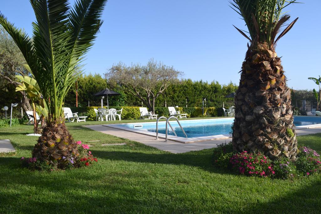 Villa Adriana B&B Comiso Exterior foto